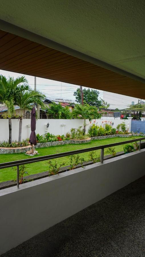 Honey Suite Room Inside Bee Cafe Cebu At Ayala Area Exterior photo